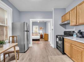 Cozy Med Haven: Little Italy, apartmen di Cleveland