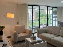 401 Luxury apartment in hearth of El Poblado + View!