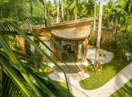 The Bamboo Houses - Tropical Garden & Empty Beach, hotel em General Luna