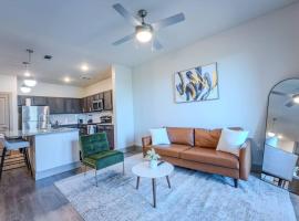 Lakefront Luxury King 1BR, apartment in Lewisville