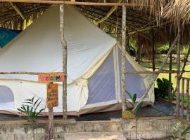 Humble Boy retreat Glamping yurt, lúxustjald í Negril