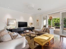 Tranquil Village Cottage, hotel in Shellharbour