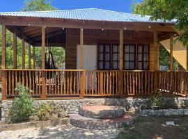 Humble Boy Retreat Storeroom Cabin – hotel w Negril