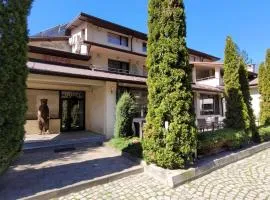 Хотел “Райски кът”