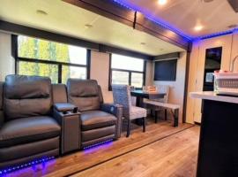 Luxury Glamping near Idaho Event Center in Nampa, apartamento en Nampa