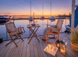 The Goose Modern Retreat, boat in Burgstaaken