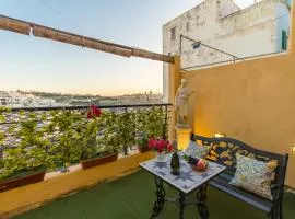 Sunny Maltese townhouse Madonnina Kalkara - Happy Rentals