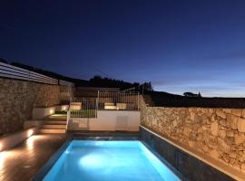 Charming and Tranquil House, hotel di Għasri