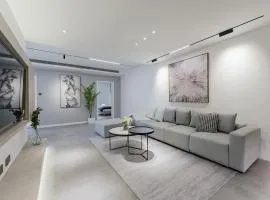 Modern Light Luxurious Three-bedroom Apartment Lazy Afternoon Cozy Sun from Zhongshan Park Metro Station 200m