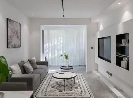 Deluxe One-bedroom Apartment Black and White Gray Modern Style Designer Brand Central Air Conditioning