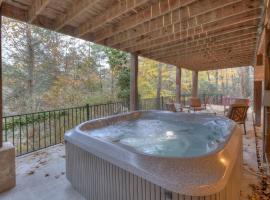 Riverwatch on the Toccoa Relax by the river and soak in the hot tub, villa in Blue Ridge