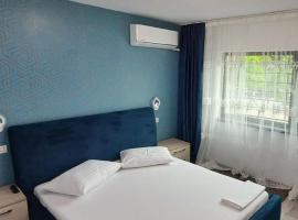 Apartament lângă Port Turistic Mangalia 2 camere decomandate, renovat 2023, דירה במנגליה