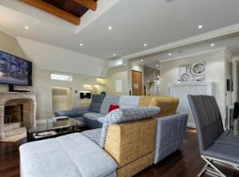 The Queen Luxury Apartments - Villa Vinicia, hotel s jacuzzi v Lucembursku