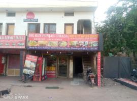 MID CITY HOTEL & RESTO, pet-friendly hotel in Chandīgarh