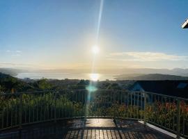 ROOM IN GREAT SEA VIEW HOUSE, hotelli Wellingtonissa