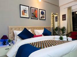 Sapphire Skies By BuddiesHome, hotel spa en Greater Noida