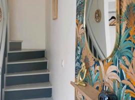 Maison de ville - wifi - checkin autonome, hotel in Saint-Martin-sur-Oust