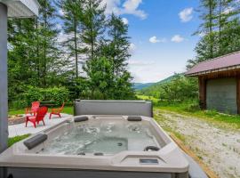 Blueberry Hill Escape Pet Friendly HotTub Fire pit, feriehus i Bridgewater