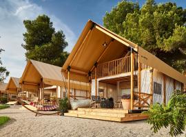 Arena One 99 Glamping, holiday park in Pula