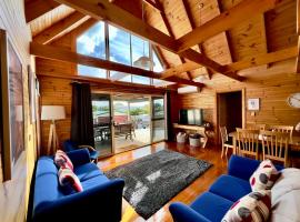 House with bay views - St Helens family escape, ξενοδοχείο που δέχεται κατοικίδια σε St Helens