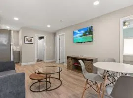 Steps to Beach Fully Renovated Sleeps 6