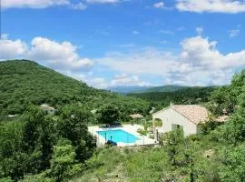 Spacieuse villa à Saint-Jean-du-Pin avec piscine privée