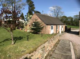 Charming 1-Bed Barn Alton Towers Polar Bears Peaks, hotel in Whiston