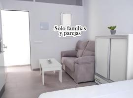 Estudios Contemporaneos y Centricos Solo Familias Parejas, hotel care acceptă animale de companie din Conil de la Frontera