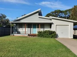 Blue Sky Beach House - one minute to beach