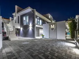 Luxury Villa M