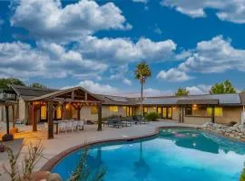 Casteel - 4,500 sq-ft retreat with a pool and hot tub in the middle of wine country!
