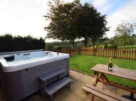 2 Bed in South Molton 62654, hotel med parkering i Filleigh