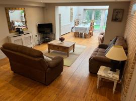 Large 2-Bed House Derbyshire off Chatsworth rd, hôtel à Chesterfield
