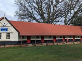 The Bisley Camp Cabins, hotel in Guildford