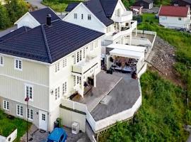 Beautiful Home In Porsgrunn With House A Panoramic View, hotell i Porsgrunn
