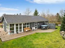 3 Bedroom Stunning Home In Fårvang