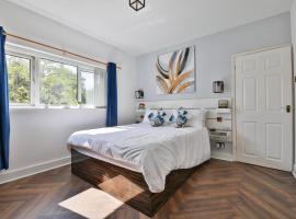 Garden Station Dwelling in Rumney, B&B di Cardiff