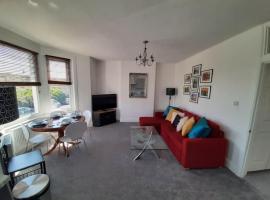 Beautiful 2BR Home close to Beachfront, hotel en Weston-super-Mare