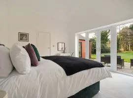 Modern 5BR Victorian Home in Liverpool
