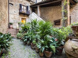 Awesome Home In San Gimignano With Wifi, отель в Сан-Джиминьяно