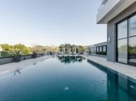 Versatile 2 Bedroom Apt Near La Galeria