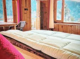 BESTIE WOODEN COTTAGE JIBHI