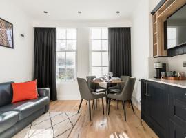 Modern Apartment, 2 Stops to Central London, Netflix, Smart Locks, hotel med parkering i Ealing