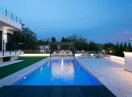 Casa Reina Helena - welcome to a special place, hotel in Busot
