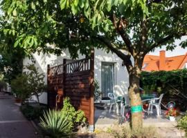 Awesome Home In Waren mritz With Kitchen, hotel with parking in Warenshof