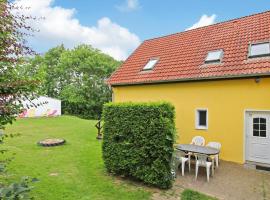 Cozy Apartment In Walow With Kitchen, hotel with parking in Strietfeld