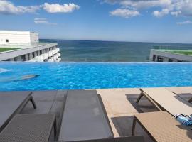 Infinity Luxury Apartment Piscina prima linie la mare, hotel a Mamaia Nord - Năvodari