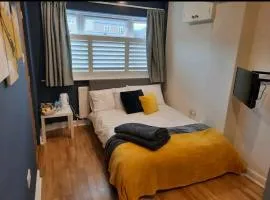Double Room with ensuite close to silverstone