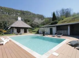 Rare villa in the heart of Little Savoyard Venice