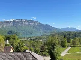 Comfortable Chalet - View of Lake Aiguebelette